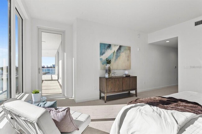 Building Photo - 920 N Osceola Ave