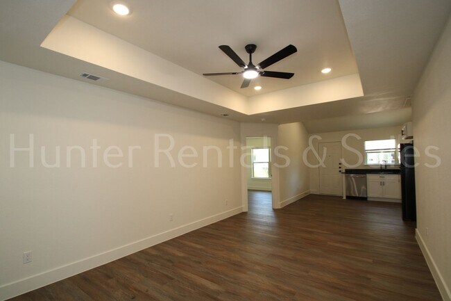 Building Photo - 1811 Elkins Ave