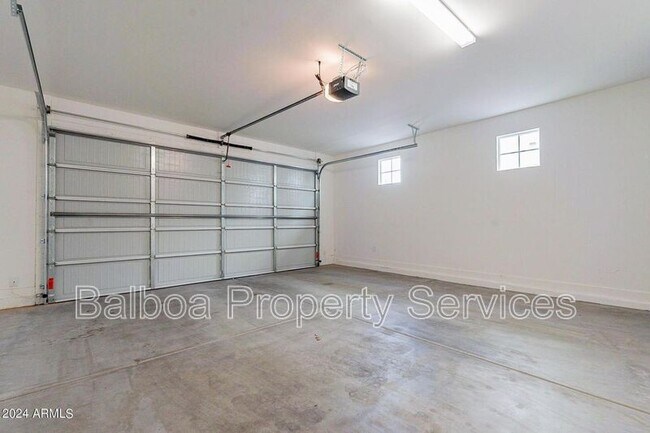 Building Photo - 5532 S Dillon Cir