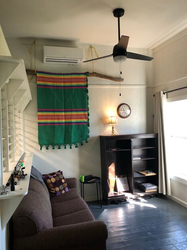 Building Photo - 112 E Scott St