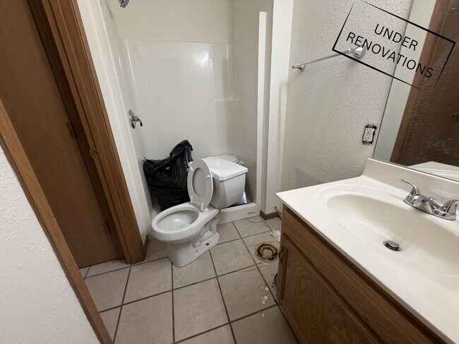 Building Photo - 1604-1606 Citadel Dr.