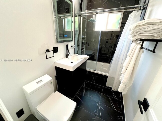 Building Photo - 2235 SW 23rd Ave