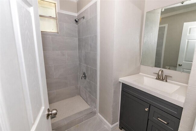 Building Photo - 200 W James Ave