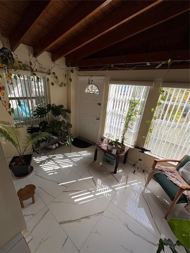 Building Photo - 1655 NE 175th St