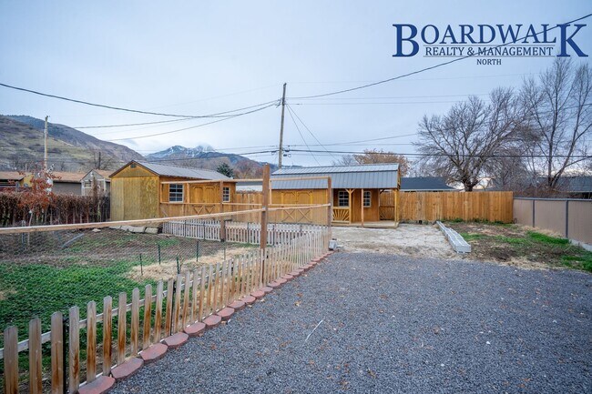 Building Photo - Newly Remodeled 3 Bedroom East of Harrison Blvd!