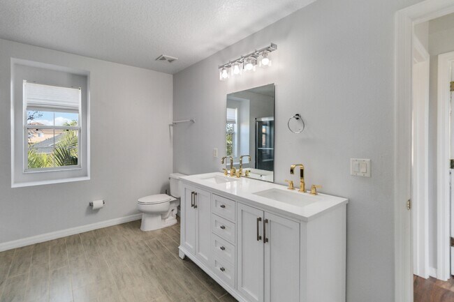 Building Photo - 1755 Delafield Dr