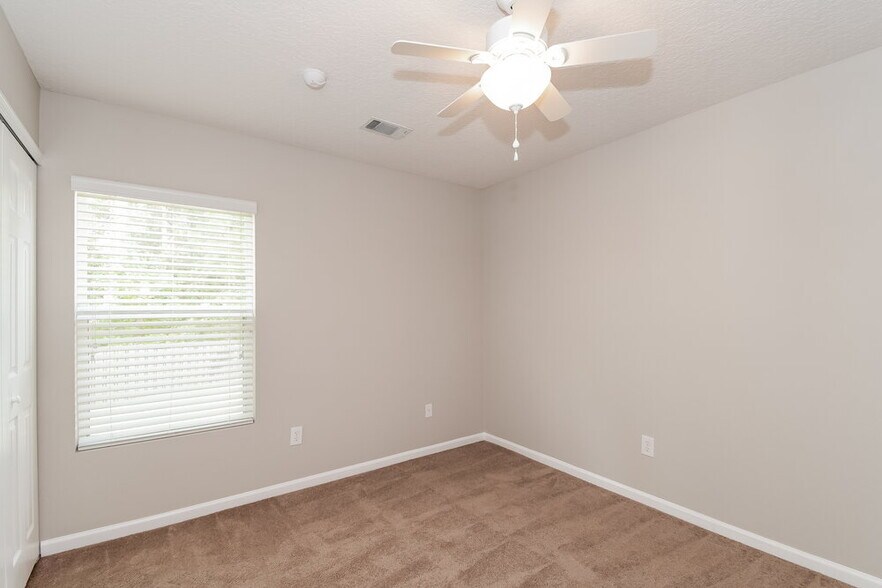 Building Photo - 2120 Sotterley Ln