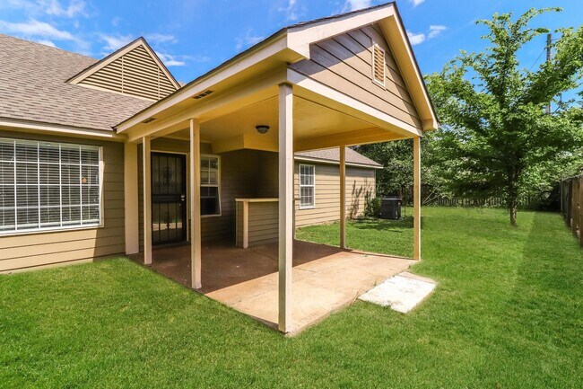 Building Photo - 4515 Kings Grant Dr