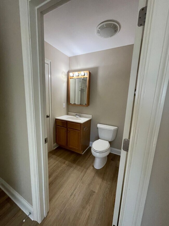 Building Photo - 12 Dame St