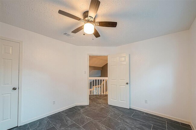 Building Photo - 2122 Courtshire Ln