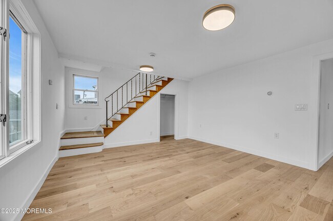 Building Photo - 234 Beach Ave