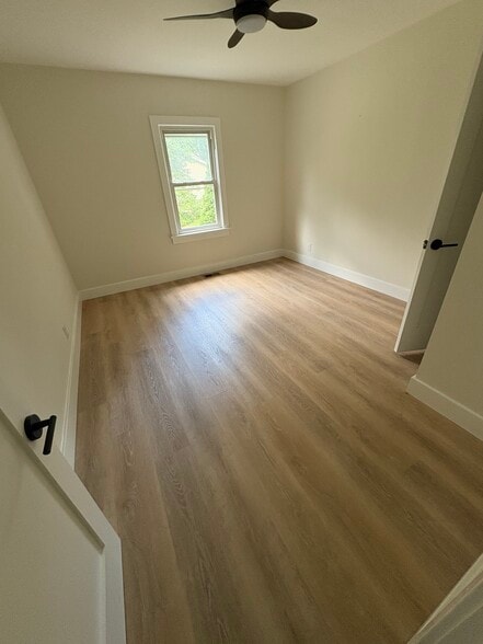 One of the downstairs bedrooms - 117 Green Ln