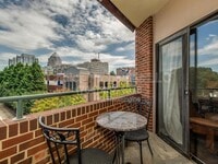 Building Photo - 224 N Poplar St