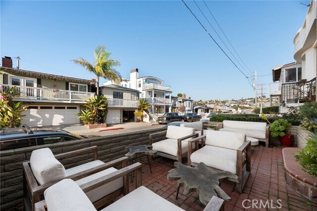 Building Photo - 330 28th St