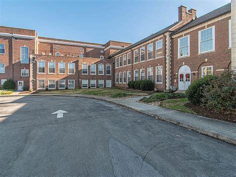 Building Photo - 140 E Glenwood Ave