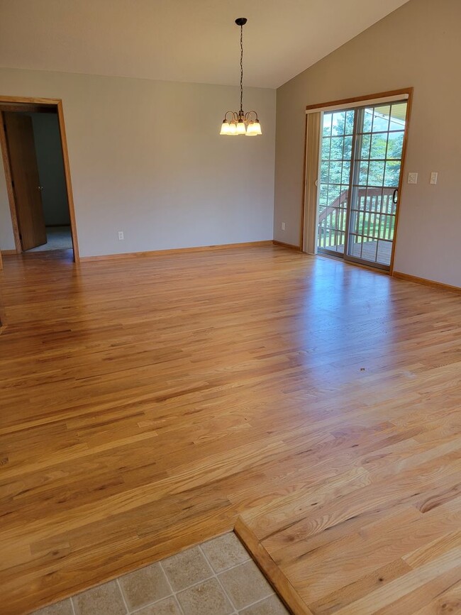 Building Photo - 3 Bedroom Twin Home