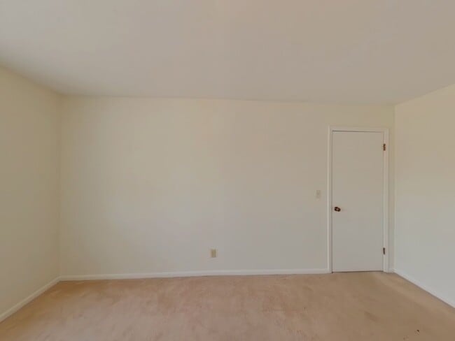 Building Photo - 7761 Killarney Ct