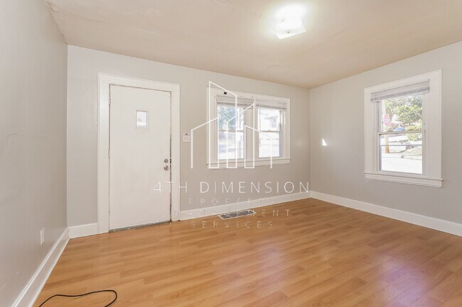 Building Photo - 2/1 Bath Home Near Downtown - Accepts Vouc...