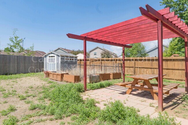 Building Photo - 743 Descendant Dr