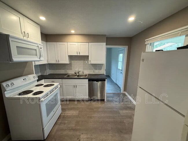 Building Photo - 9322 Cheney Spokane Rd