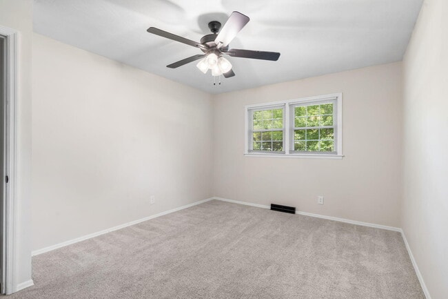 Building Photo - 4267 S Ridgecrest Dr