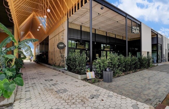 Building Photo - 813 Waverly St