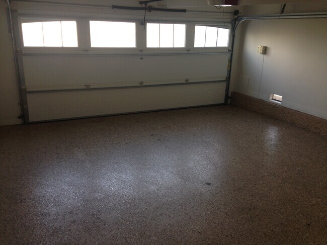 2 car garage - 4202 Mesa St