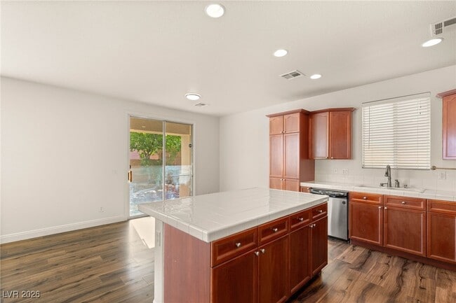 Building Photo - 6247 Sugartree Ave