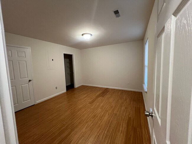 Building Photo - Home for rent