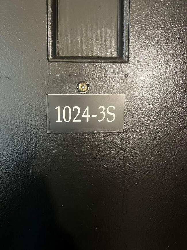Building Photo - 2 bedroom in Chicago IL 60615