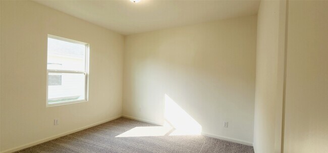 Building Photo - 6335 Highland Trl Dr