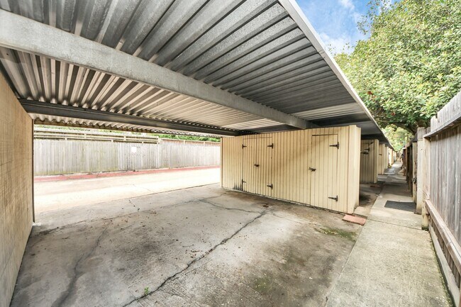 Building Photo - 832 Wax Myrtle Ln