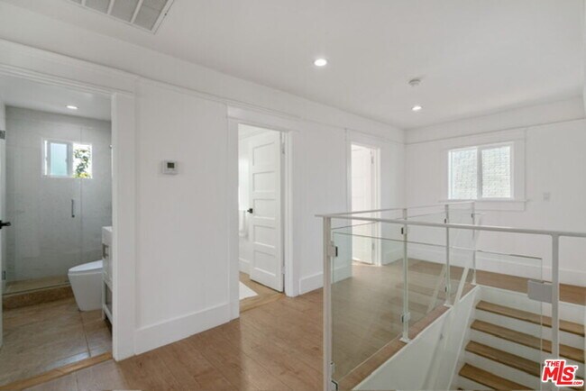 Building Photo - 1157 Irolo St