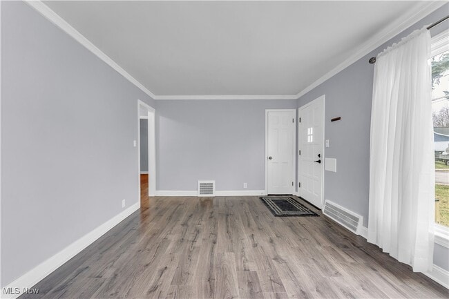 Building Photo - 19205 Pasnow Ave