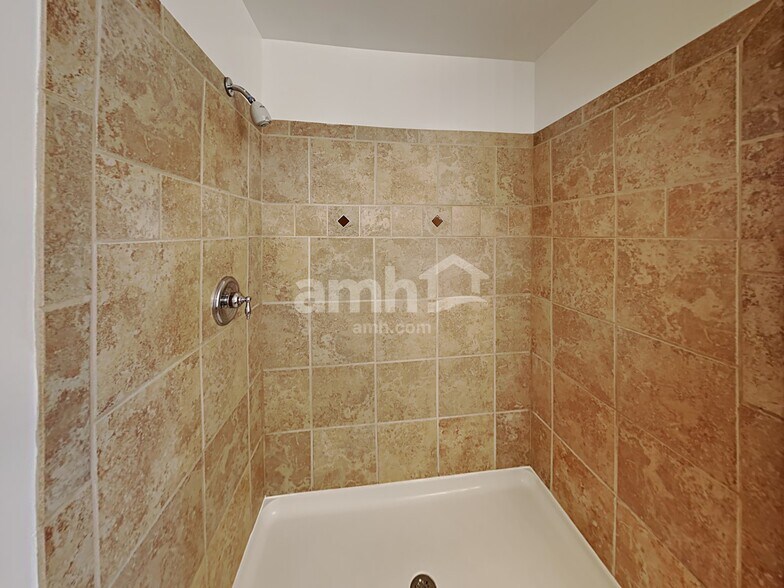 Building Photo - 2449 Emily Ln