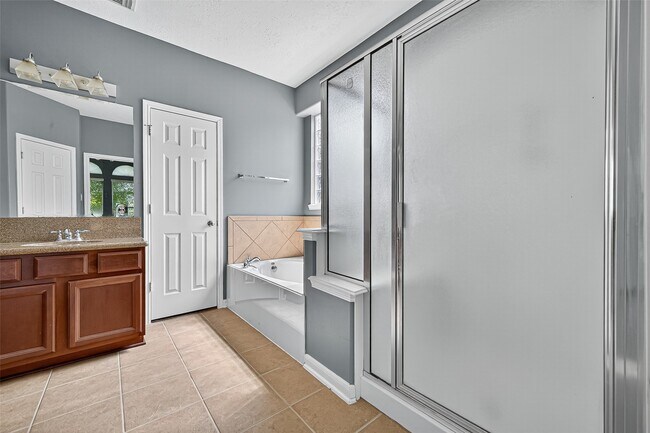 Building Photo - 10815 Lake Raven Ct