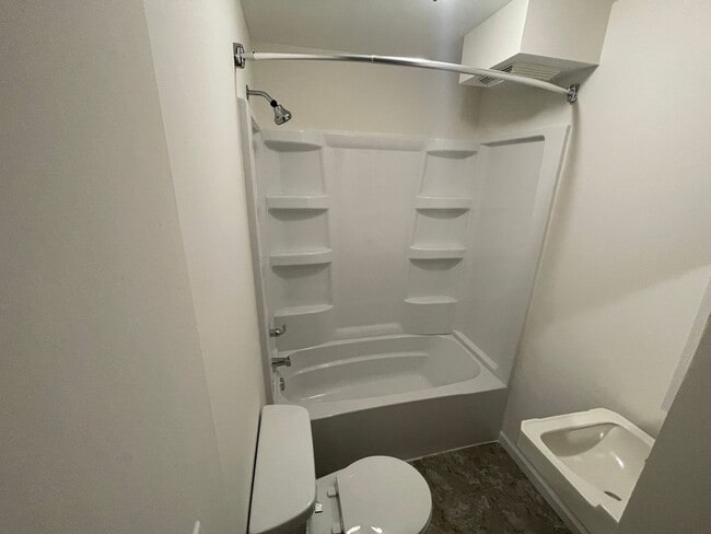 Building Photo - Updated 1 Bedroom Home - Washer-Dryer Included!