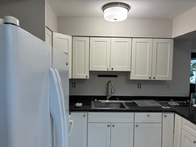 Kitchen and Granite Countertops - 506 NE 23rd St