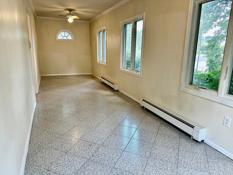 Den/Sunroom or 4th Bedroom - 1585 Bergen Blvd