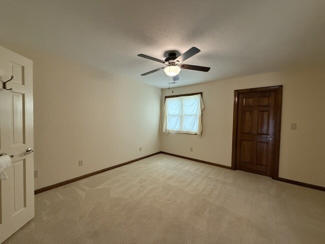 Building Photo - 4016 Fairway Lakes Dr