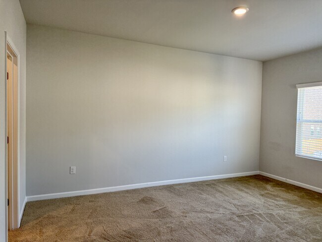 Building Photo - 2090 Ecoland Dr