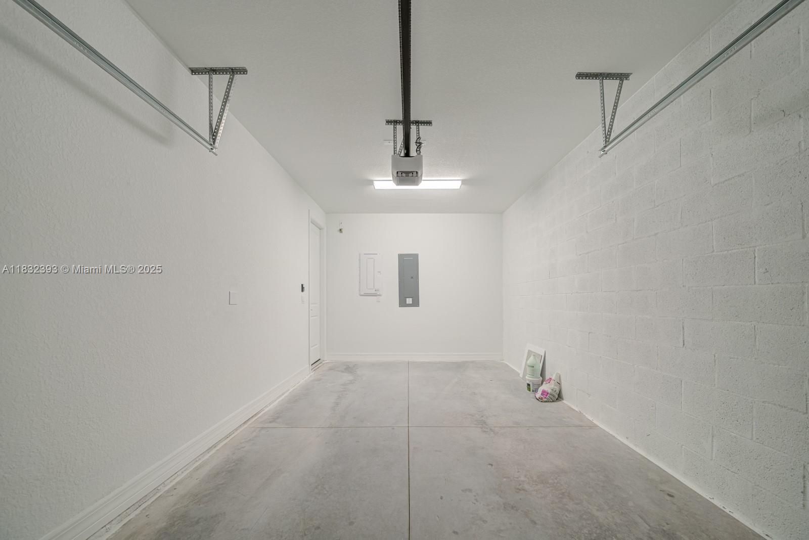 Building Photo - 1280 Eucalyptus Dr