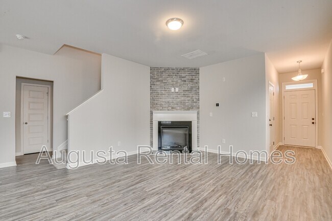 Building Photo - 301 Claudia Dr