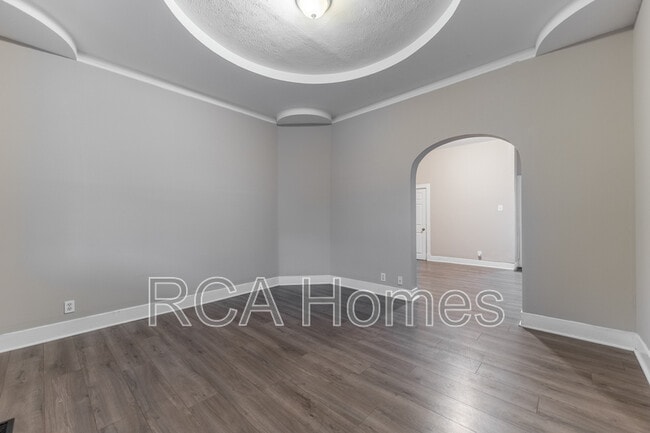 Building Photo - 704 Sanders St