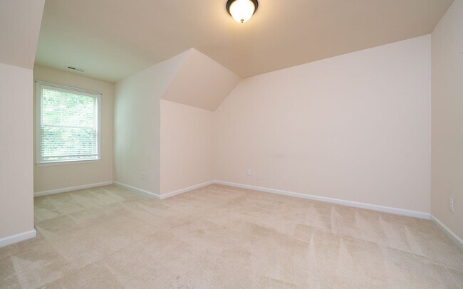 Building Photo - 2 Bedroom, 2.5 Bath Townhome w/ Loft and S...