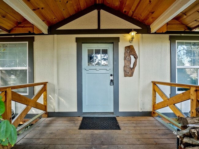 Building Photo - Adorable, fully updated 1-bdr/1-bath Milwa...