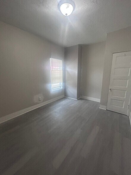 Building Photo - 2163 E 84th St