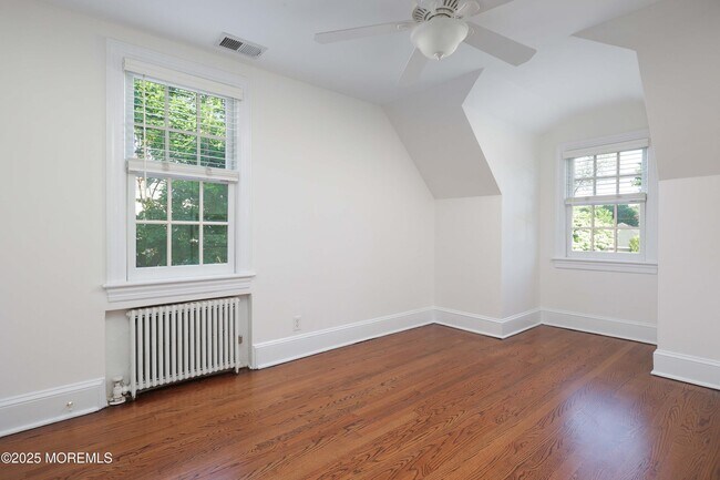 Building Photo - 8 1st St