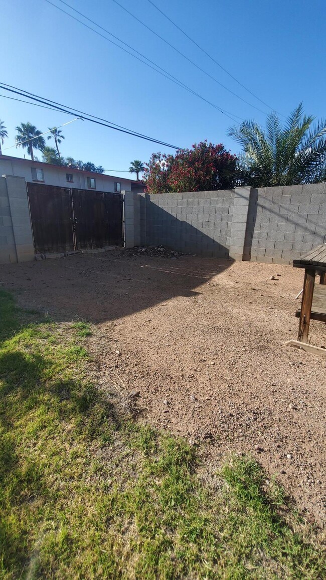 Building Photo - 4128 N 46th Pl