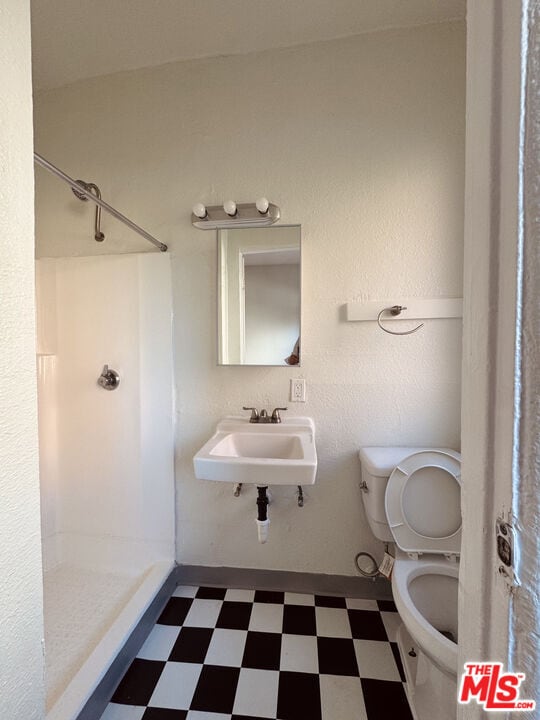 Building Photo - 920 S Hobart Blvd